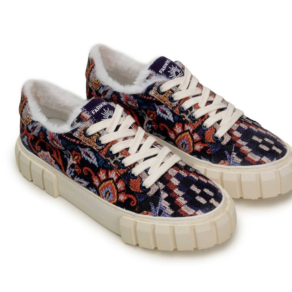 NWT FARM Rio Blue Ainika Tapestry Flatform Sneaker, size 6.5
